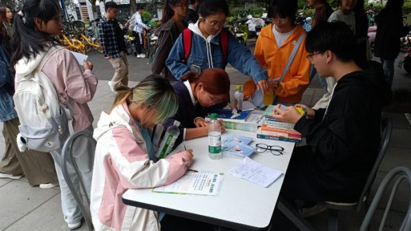 四川师范大学开展“童心相伴，薪火相传”关爱留守儿童公益活动