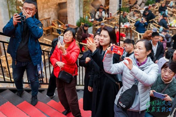 02e8828707cf46af9a658761ba0d6377