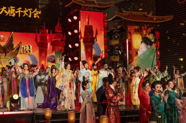 第四届正佳大唐千灯会亮灯：在都市中心“穿越”…